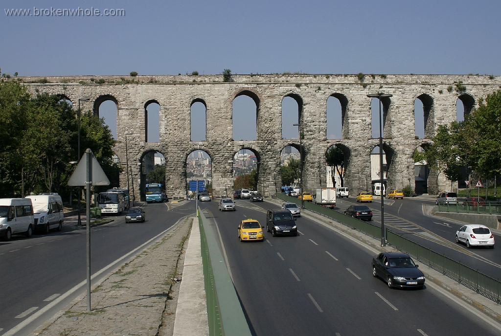 Istanbul Roman Aqueduct.jpg